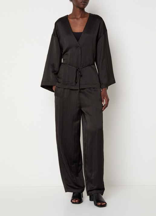 Knit-ted Camden high waist wide fit broek met steekzakken - voorkant 3 zwart