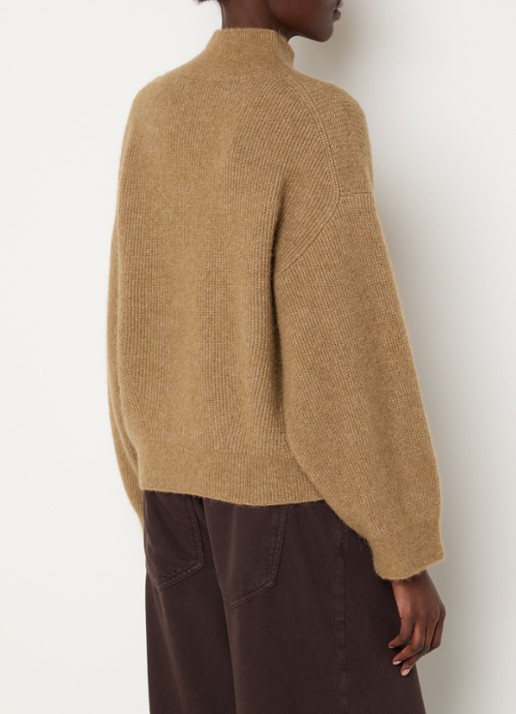 Knit-ted Cechi grofgebreide trui met opstaande kraag - achterkant 2 camel