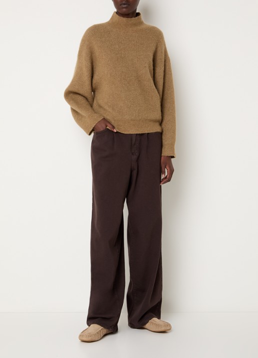 Knit-ted Cechi grofgebreide trui met opstaande kraag - voorkant 4 camel