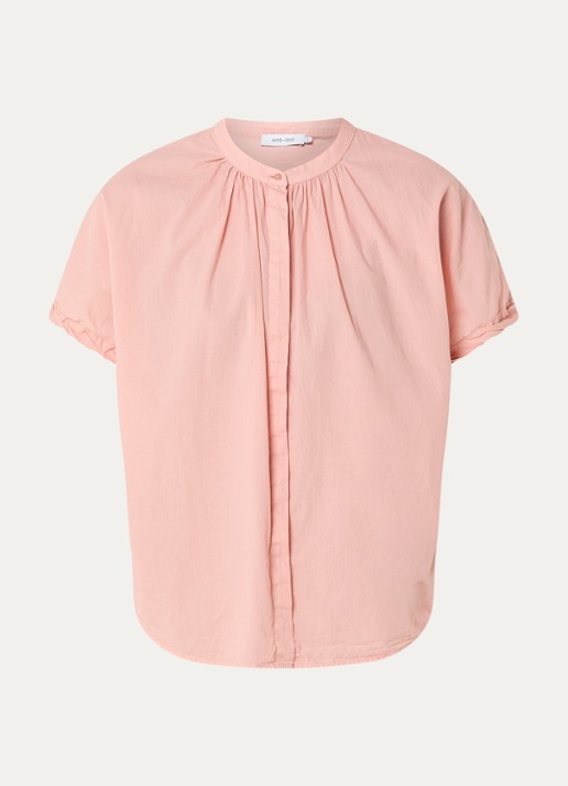 Knit-ted Lotus blouse met plooidetail - voorkant 2 zalmroze