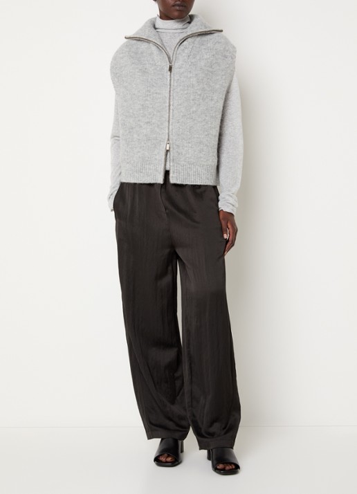 Knit-ted Manny grofgebreid vest met opstaande kraag - voorkant 3 grijsmele