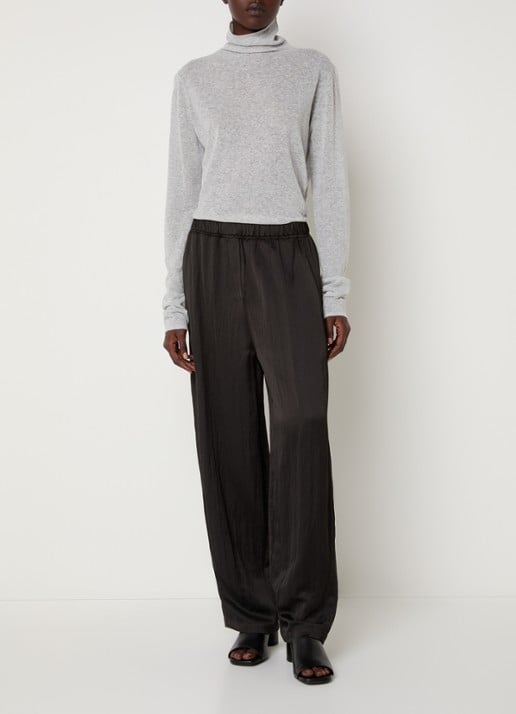 Knit-ted Roline trui met col en stretch - voorkant 2 lichtgrijs