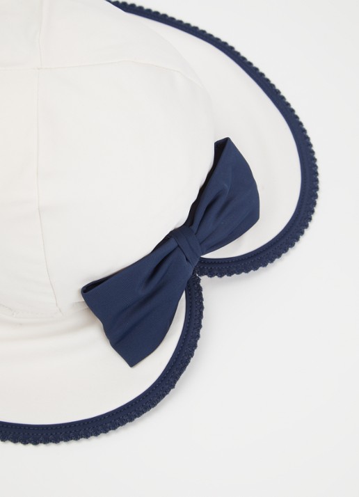 Konges Sløjd Vilja zwem buckethad met print en strikdetail - detail beige
