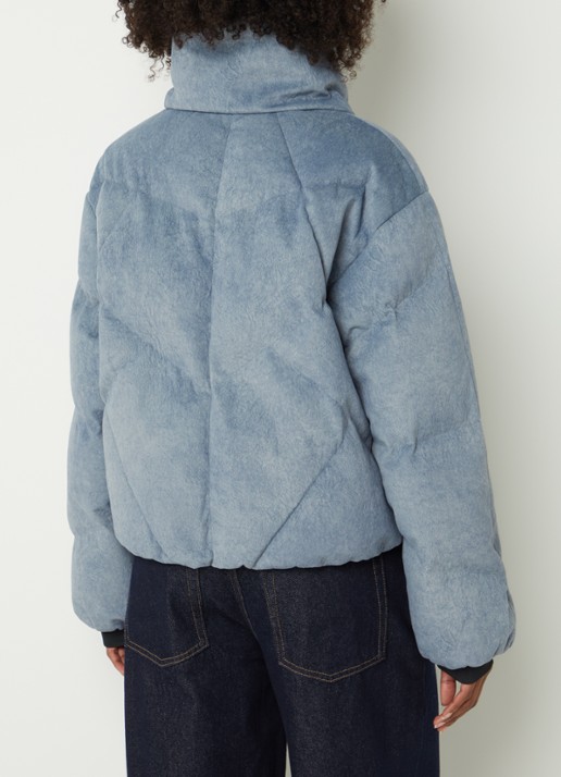 Krakatau Nebula pufferjack met quilt patroon en steekzakken - achterkant blauw
