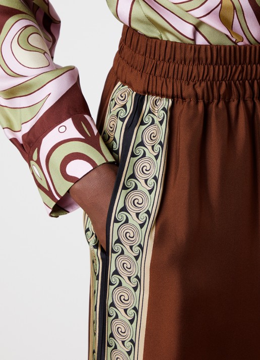 La DoubleJ Palazzo high waist wide fit broek van zijde met print - detail 2 roodbruin