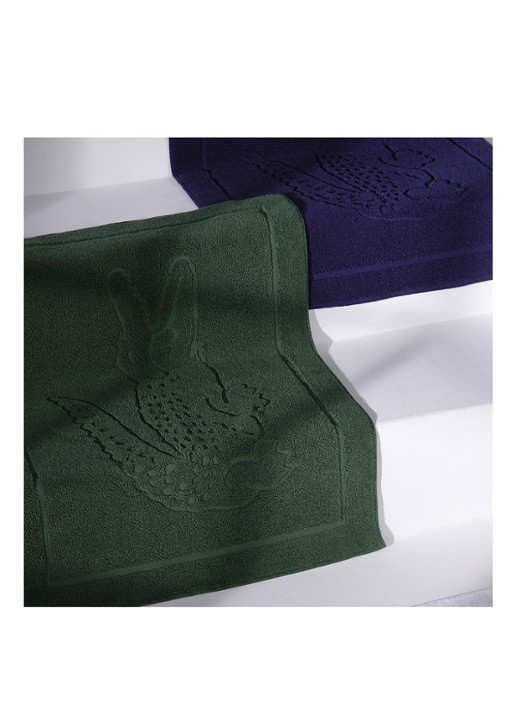 Lacoste L Lacoste badmat van  katoen 800 gr/m2 - 55 x 80 cm - voorkant 4 groen