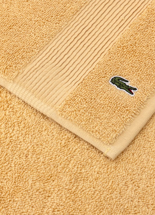 Lacoste L Lecroco badlaken - 600 gr/m2 -  70 x 140 cm - voorkant 3 lichtgeel