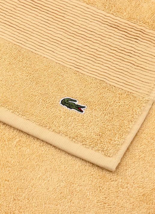 Lacoste L Lecroco badmat 50 x 70 cm - voorkant 2 lichtgeel