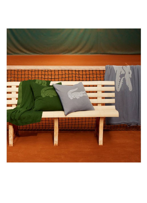 Lacoste L Reflet sierkussenhoes 45 x 45 cm - detail 5 bronsgroen