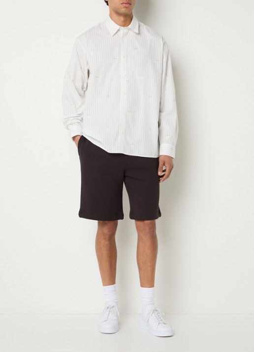 Lacoste Straight fit korte joggingbroek met logo en steekzakken - voorkant 2 donkerbruin