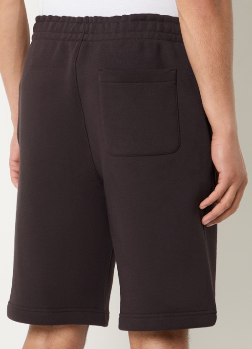 Lacoste Straight fit korte joggingbroek met logo en steekzakken - achterkant 3 donkerbruin