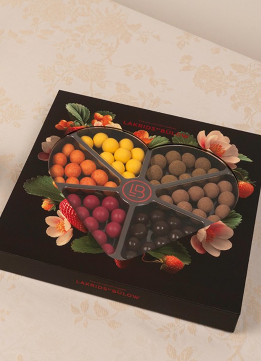 Lakrids by Bülow Love Selection Box drop met chocolade 435 gram - voorkant 2 undefined