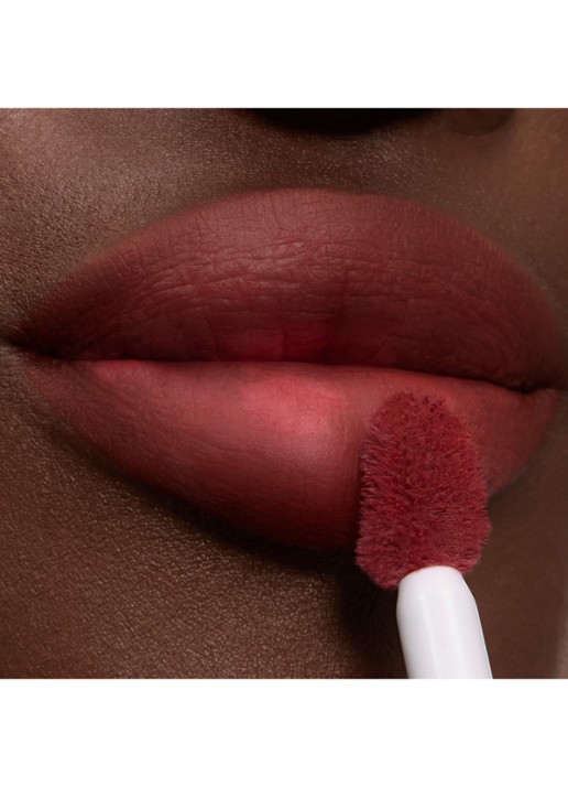 Lancôme Lip Idôle Cuddle Blur - vloeibare lipstick - detail 5 60 million-dollar berry