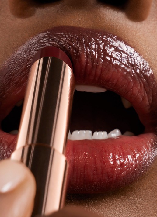 Lancôme Lip Idôle Squalane-12 Butterglow™ - getinte lipbalsem - detail 2 60 million dollar berry