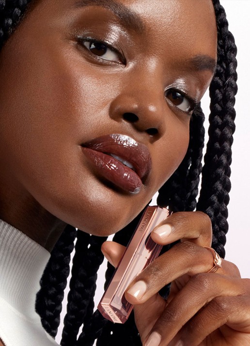 Lancôme Lip Idôle Squalane-12 Butterglow™ - getinte lipbalsem - detail 3 64 roast me