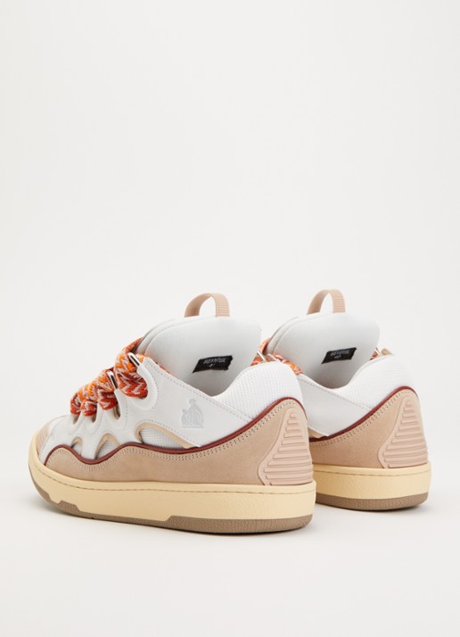 Lanvin Curb sneaker van kalfsleer met suède details - achterkant abrikoos