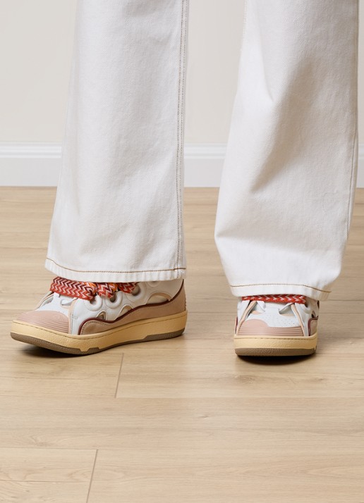 Lanvin Curb sneaker van kalfsleer met suède details - voorkant 3 abrikoos