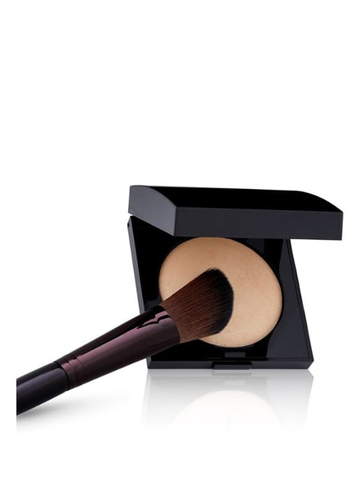 Laura Mercier Angled Cheek Brush - highlight- & contourkwast - voorkant 2 bordeauxrood