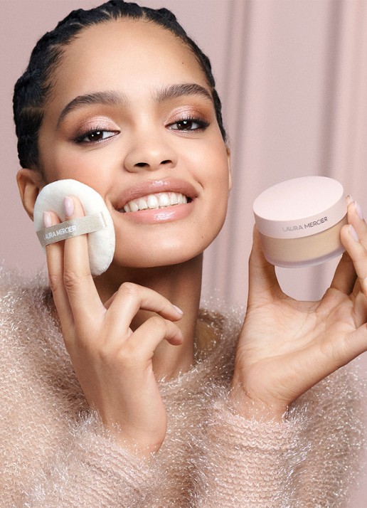 Laura Mercier Divinely Flawless Translucent Loose Setting Powder & Puff - Limited Edition losse poeder - detail 2 translucent