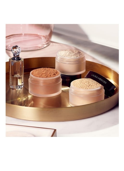 Laura Mercier Loose Setting Powder Translucent - losse poeder - detail 7 honey
