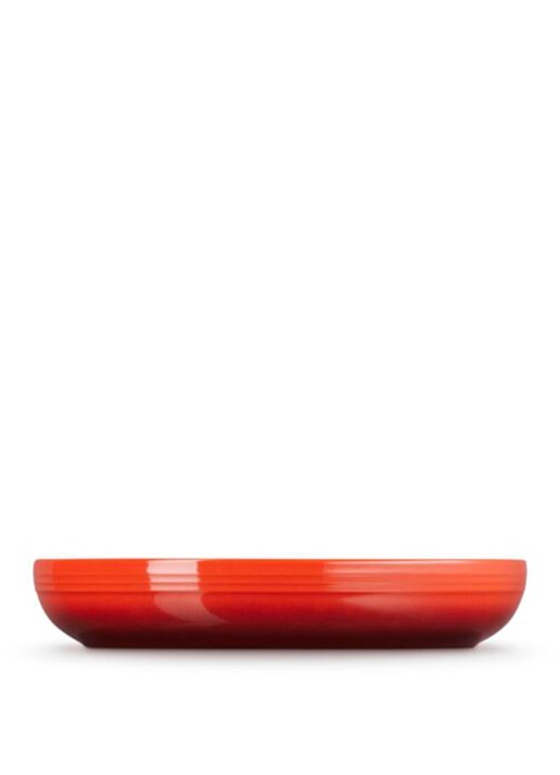 Le Creuset Diep bord 22 cm - achterkant 3 donkerrood