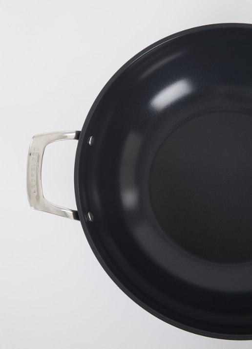 Le Creuset Essential Non-Stick Ceramic wokpan Ø32 cm - voorkant 3 zwart