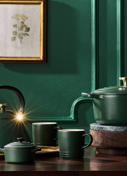 Le Creuset Forêt mok 35 cl  - voorkant 6 donkergroen