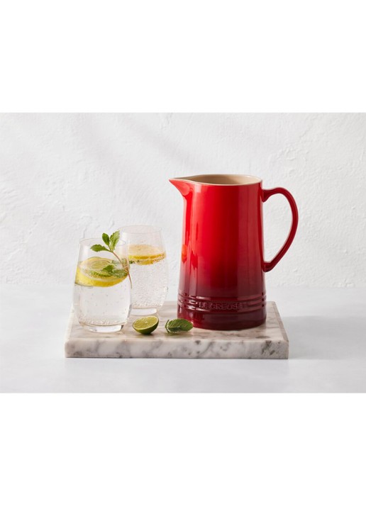 Le Creuset Karaf 1,5 liter - detail 3 donkerrood