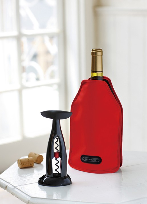 Le Creuset Screwpull wijnkoeler van textiel 23 cm - voorkant 2 kersenrood / rood