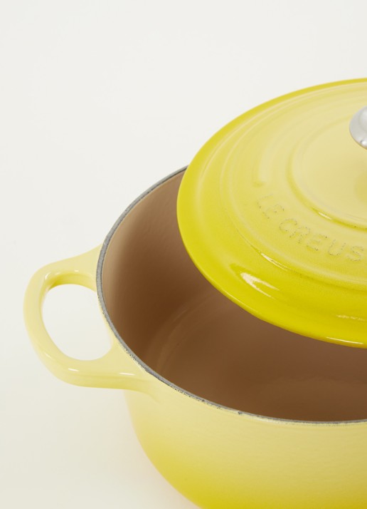 Le Creuset Signature braadpan 22 cm - detail geel