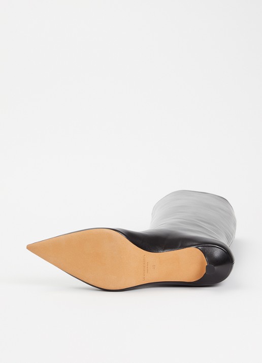 Le Monde Béryl Babouche laars van lamsleer met lakfinish - detail 2 zwart