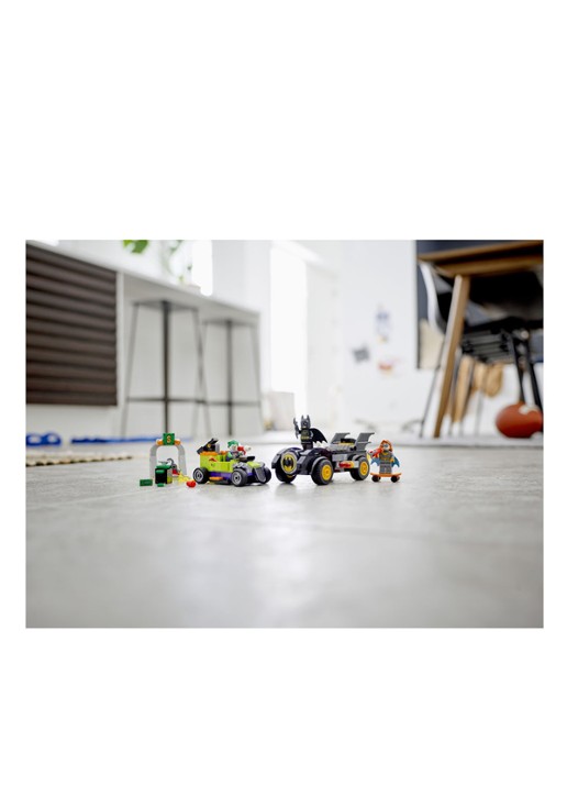 LEGO DC Comics Super Heroes Batman vs. The Joker: Batmobile achtervolging - 76180 - detail 4 zwart