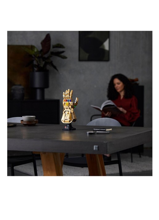 LEGO Infinity Gauntlet Thanos set - 76191 - detail 6 goud