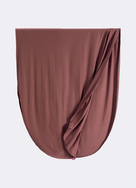 LES Atelier Bamboo Jersey hoofddoek 180 x 82 cm - detail 2 roodbruin