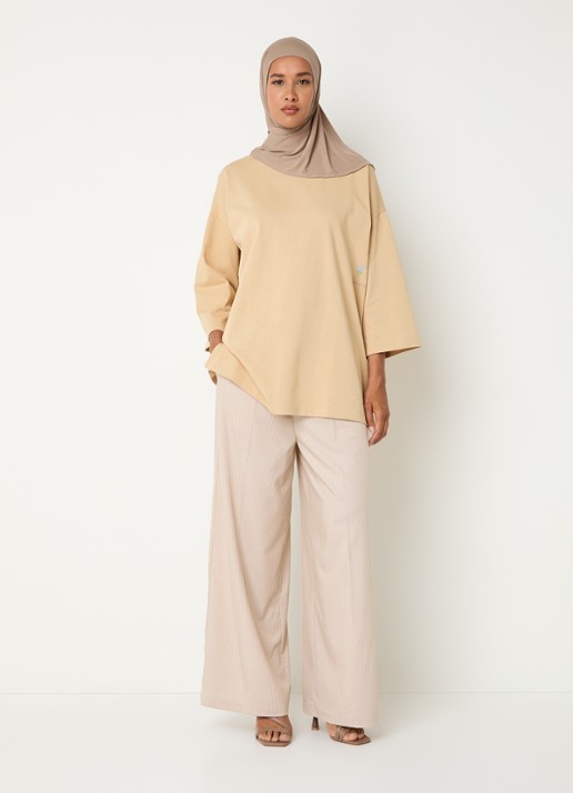 LES Atelier Nada oversized T-shirt met logoborduring - voorkant 2 khaki
