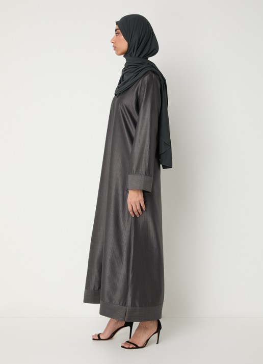 LES Atelier Naila maxi jurk met opstaande kraag en streepprint - voorkant 3 antraciet