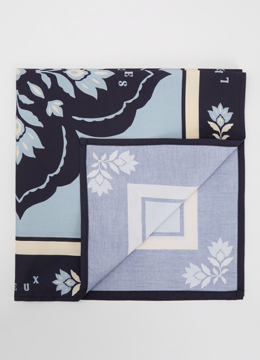 Les Deux Arabesque neckerchief sjaal met print 58 x 58 cm - voorkant 2 donkerblauw
