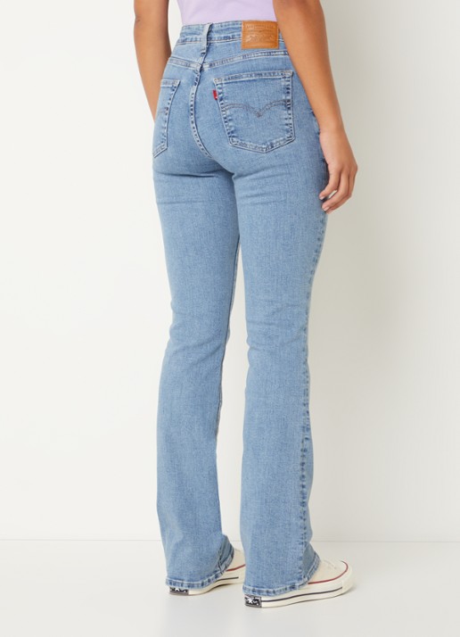Levi's 725 high waist bootcut jeans met medium wassing - achterkant indigo