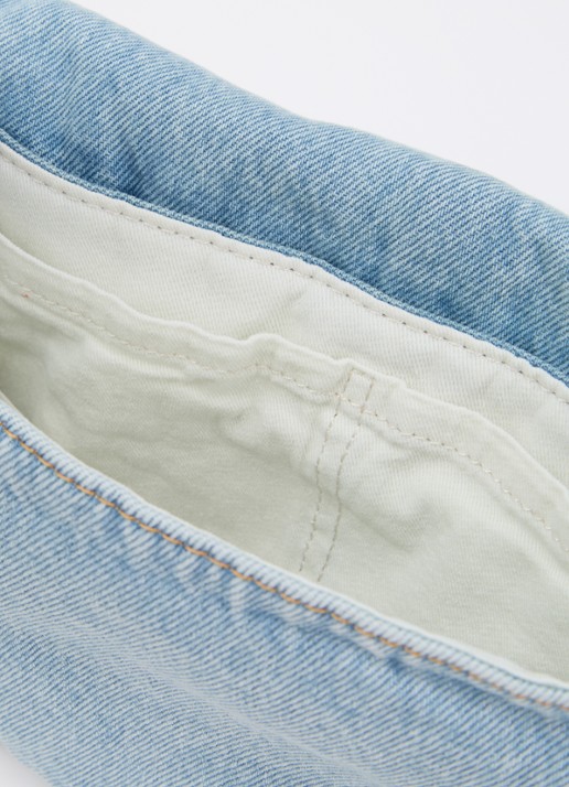 Levi's Brannan schoudertas van denim met verstelbare schouderriem - detail 2 lichtblauw