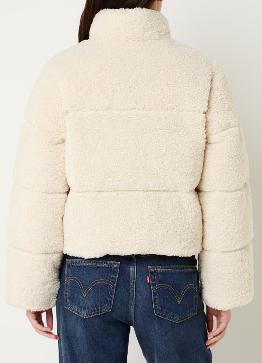 Levi's Brynn cropped puffer jack van teddy met steekzakken - achterkant 3 creme