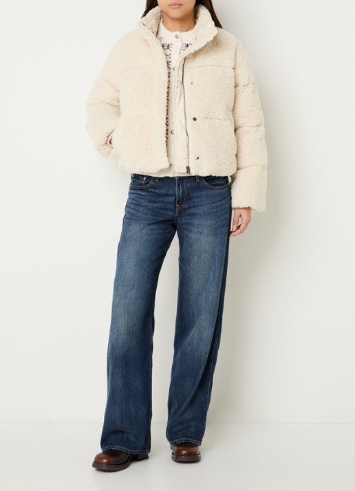 Levi's Brynn cropped puffer jack van teddy met steekzakken - voorkant 2 creme