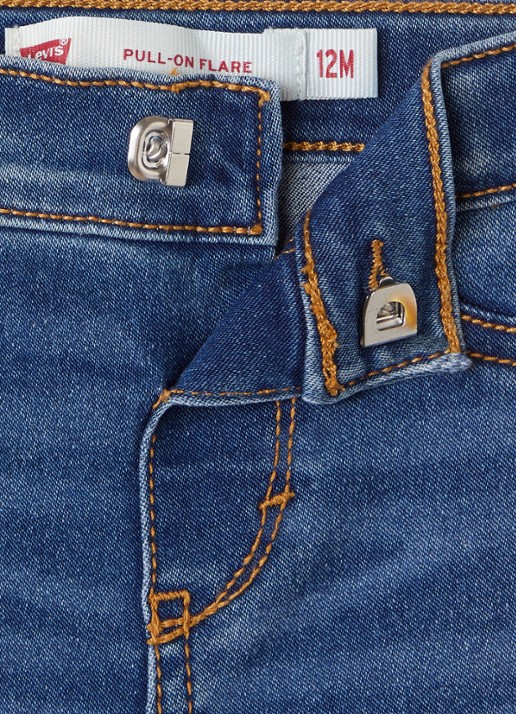 Levi's Flared jeans met donkere wassing - detail indigo
