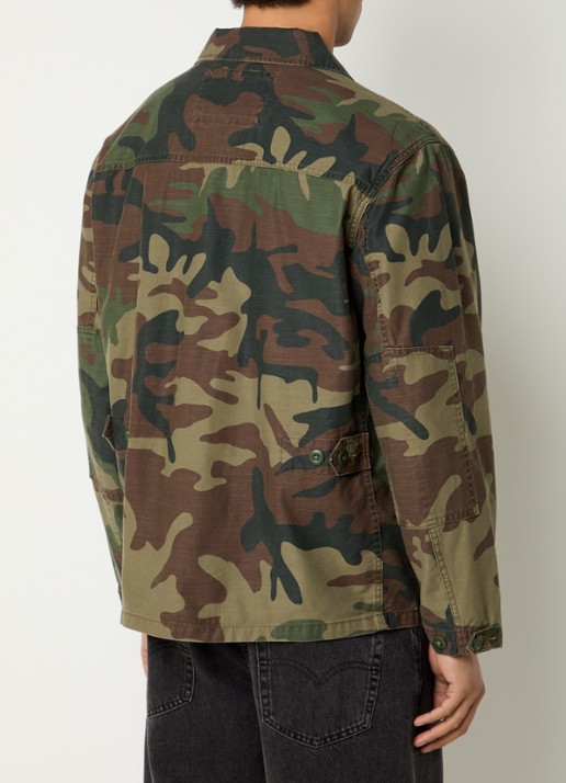 Levi's Frisko jack met camouflageprint en klepzakken - achterkant legergroen