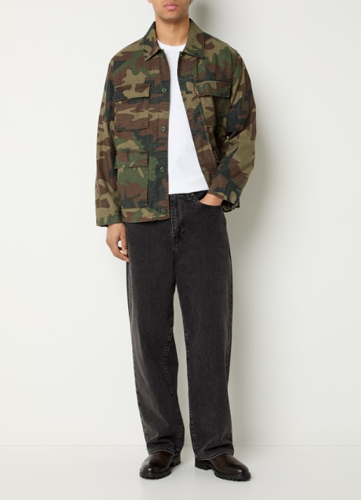 Levi's Frisko jack met camouflageprint en klepzakken - voorkant 3 legergroen