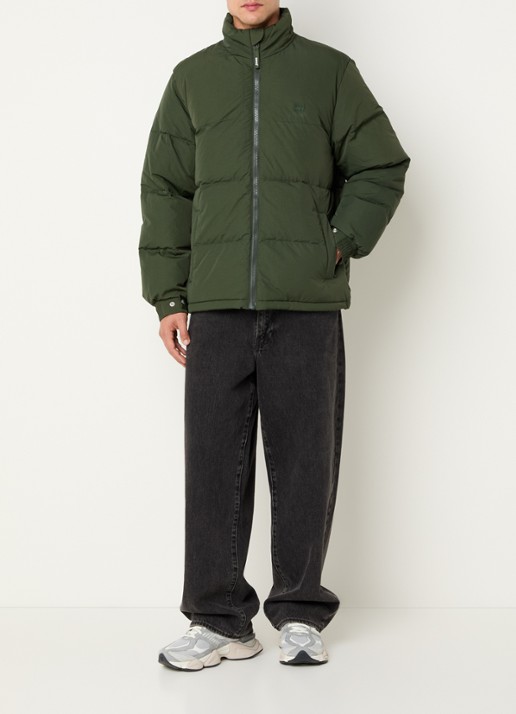 Levi's Rockridge puffer jack met donsvulling en afneembare capuchon - voorkant 2 donkergroen