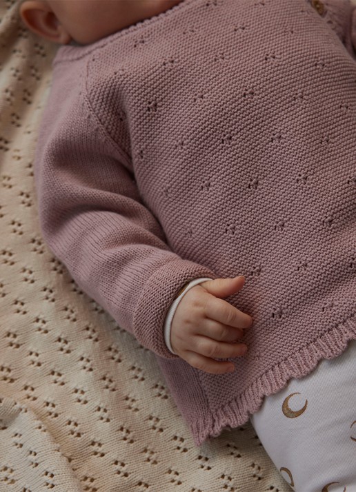 Lil 'Atelier NBFLaguna grofgebreid vest met opengewerkt dessin - voorkant 5 zalmroze