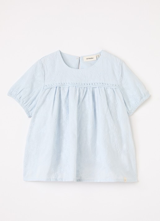 Lil 'Atelier NMFJiva top met bloemborduring - voorkant lichtblauw