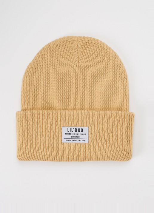 Lil' Boo Hygge grofgebreide muts met logo - voorkant camel
