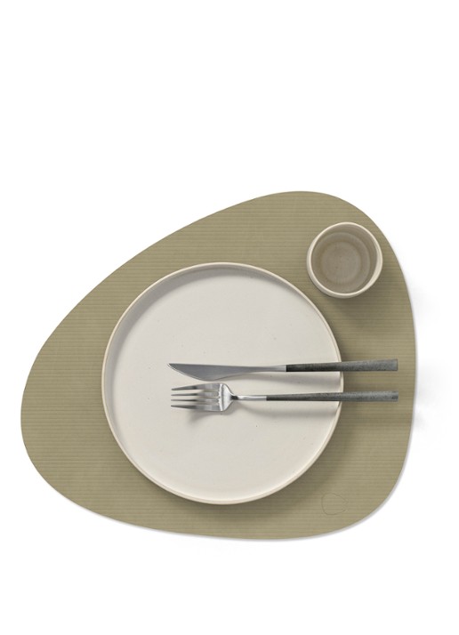 LIND DNA Corduroy placemat 37 x 44 cm - voorkant 3 lindegroen