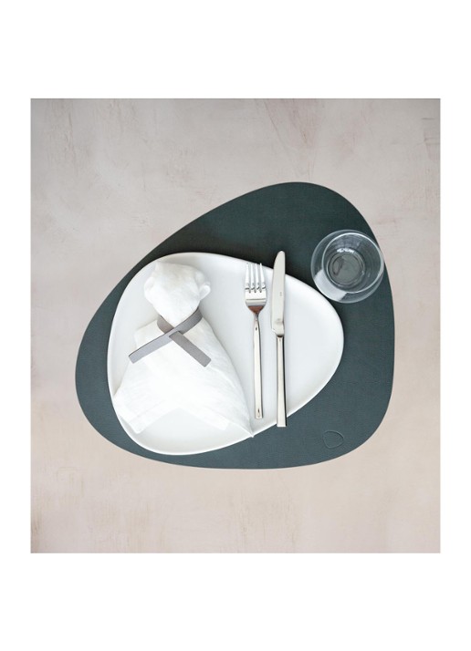 LIND DNA Curve placemat van  leer 37 x 44 cm - voorkant 4 donkerkhaki